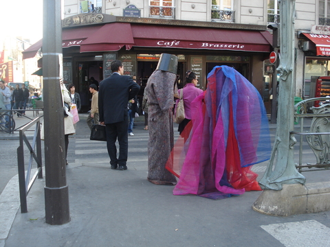 DESORDRE URBAIN 2010, la descente de la rue Jean Pierre Timbaud, carte blanche à T.R.A.C.E.S., Sophie NÉDORÉZOFF & guillaumetel4