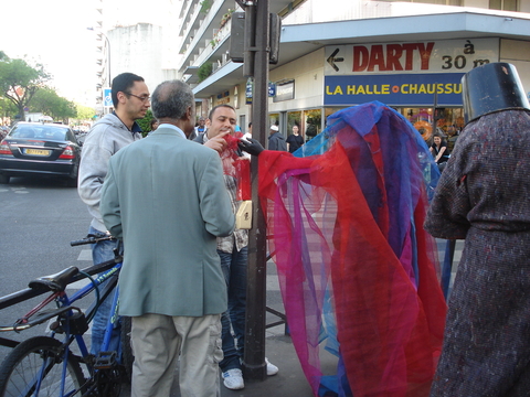 DESORDRE URBAIN 2010, la descente de la rue Jean Pierre Timbaud, 
      carte blanche à T.R.A.C.E.S., Sophie NÉDORÉZOFF & guillaumetel4
