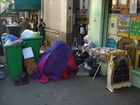 DESORDRE URBAIN 2010, la descente de la rue Jean Pierre Timbaud, 
      carte blanche à T.R.A.C.E.S., Sophie NÉDORÉZOFF & guillaumetel4