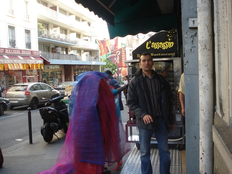 DESORDRE URBAIN 2010, la descente de la rue Jean Pierre Timbaud, 
      carte blanche à T.R.A.C.E.S., Sophie NÉDORÉZOFF & guillaumetel4