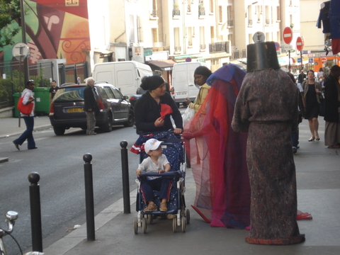 DESORDRE URBAIN 2010, la descente de la rue Jean Pierre Timbaud, 
      carte blanche à T.R.A.C.E.S., Sophie NÉDORÉZOFF & guillaumetel4